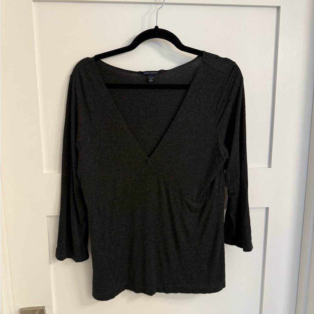 Banana Republic Charcoal 3/4 Sleeve V-Neck Top
